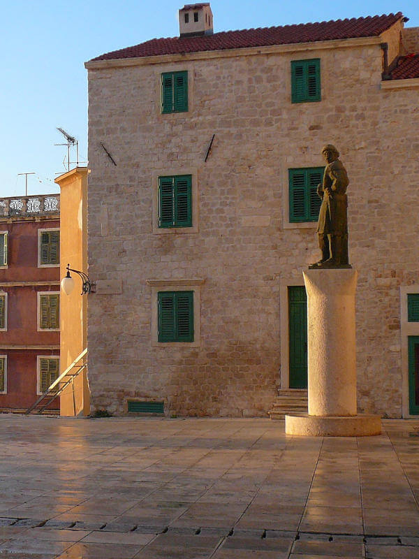 Square in front of Saint-Jacques Cathedral