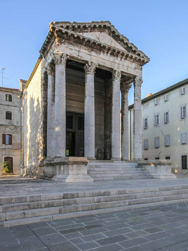 Roman temple dedicated to Augustus