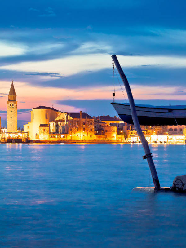 Umag at night